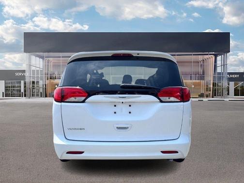 2020 Chrysler Voyager L