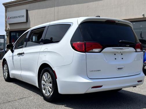 2020 Chrysler Voyager L