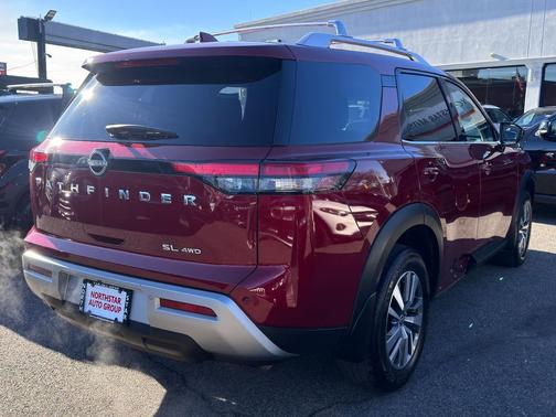 2023 Nissan Pathfinder SL 4WD