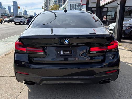 2022 BMW 530 i