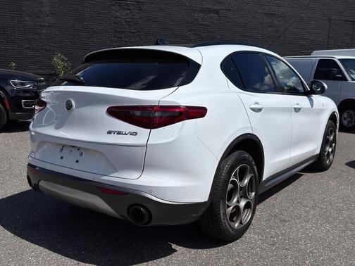 2022 Alfa Romeo Stelvio Ti