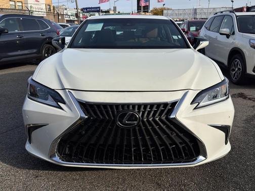 2023 Lexus ES 250 Base