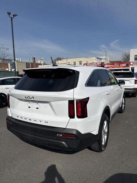 2022 Kia Sorento LX