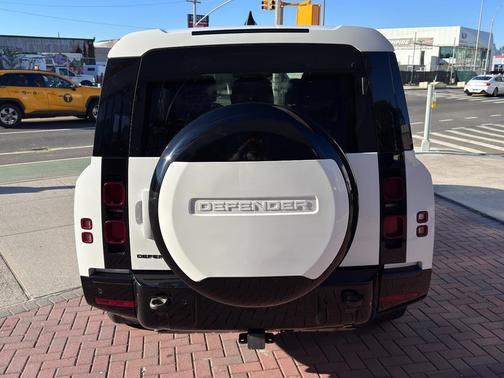 2024 Land Rover Defender 130 P400 X-Dynamic SE