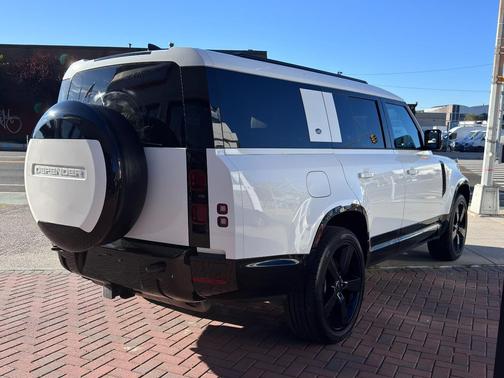 2024 Land Rover Defender 130 P400 X-Dynamic SE