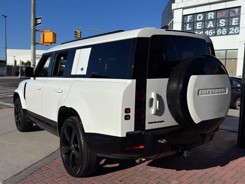 2024 Land Rover Defender 130 P400 X-Dynamic SE