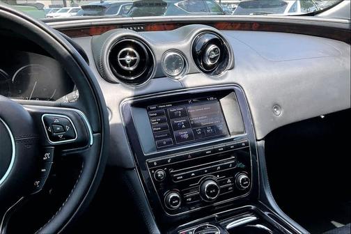 Ultimate Black 2013 Jaguar XJ Base