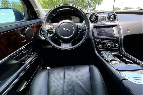 Ultimate Black 2013 Jaguar XJ Base
