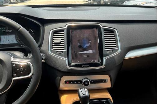 2017 Volvo XC90 T6 Momentum