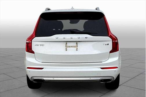 2018 Volvo XC90 T6 Momentum