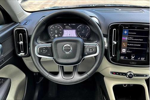 2021 Volvo XC40 T4 Momentum