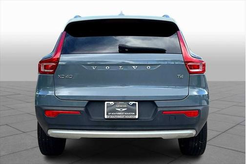 2021 Volvo XC40 T4 Momentum
