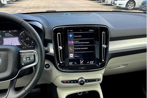 2021 Volvo XC40 T4 Momentum