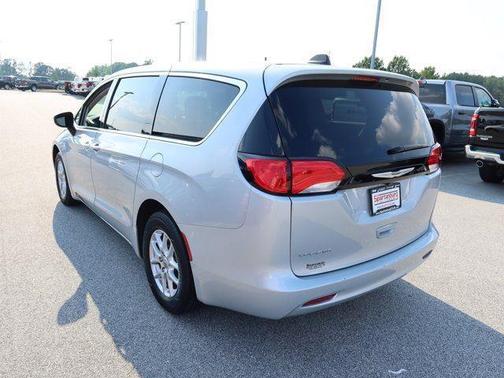2023 Chrysler Voyager LX