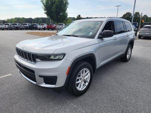 2023 Jeep Grand Cherokee L Laredo 4x2
