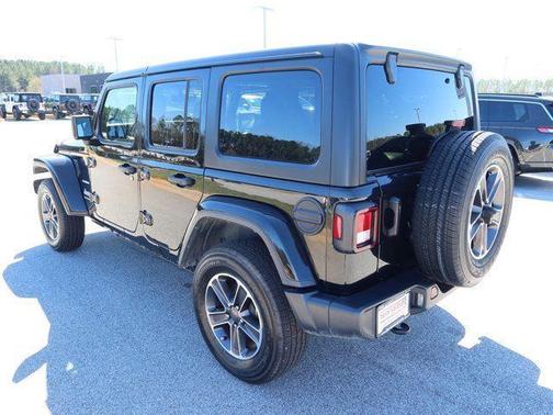 2023 Jeep Wrangler 4-Door Sahara 4x4