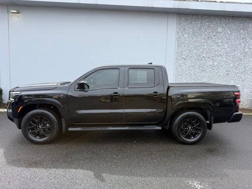 Black 2023 Nissan Frontier SV