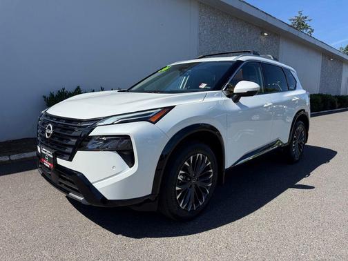 Everest White P 2026 Nissan Rogue Platinum