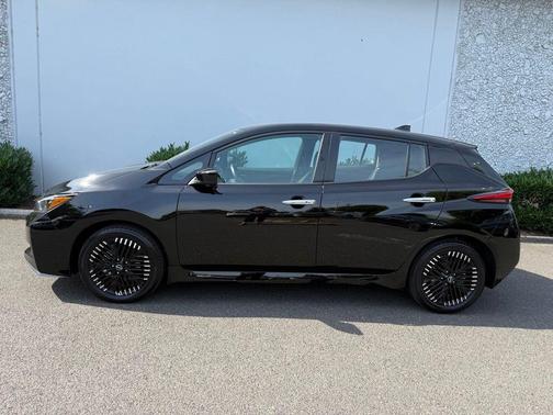 Black 2024 Nissan Leaf SV PLUS