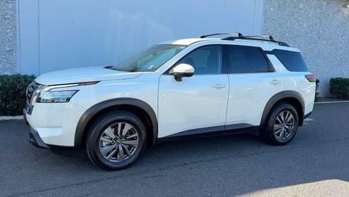 2022 Nissan Pathfinder SV