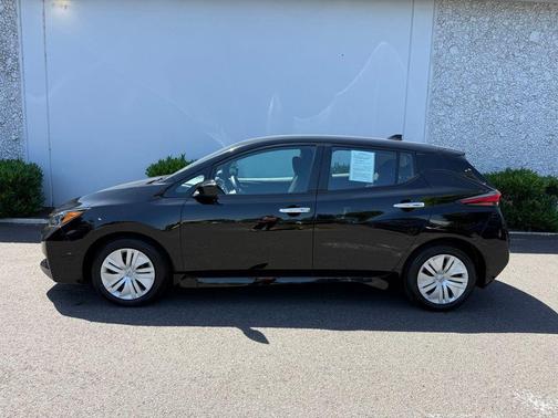 Black 2024 Nissan Leaf S