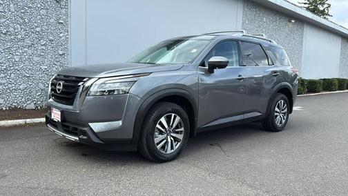 2024 Nissan Pathfinder SL