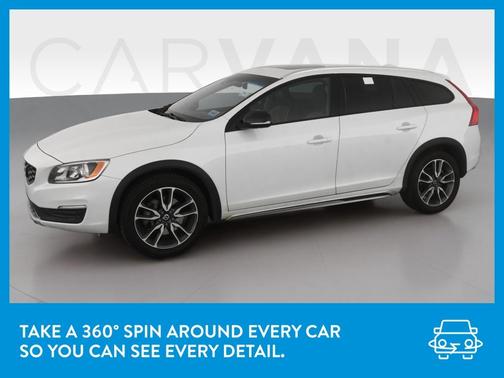 Photo 3 of 38 of 2017 Volvo V60 Cross Country T5