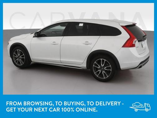 Photo 5 of 38 of 2017 Volvo V60 Cross Country T5