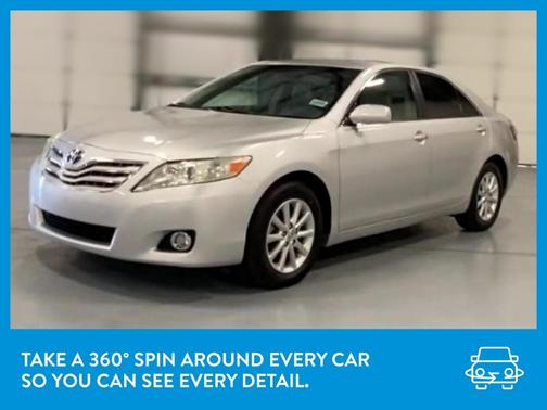 Photo 3 of 36 of 2011 Toyota Camry XLE