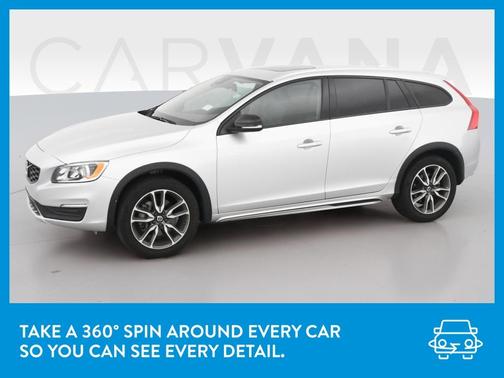 Photo 3 of 38 of 2018 Volvo V60 Cross Country T5