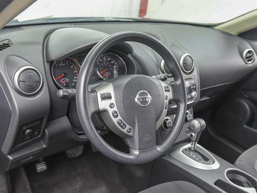 Photo 3 of 31 of 2011 Nissan Rogue SV