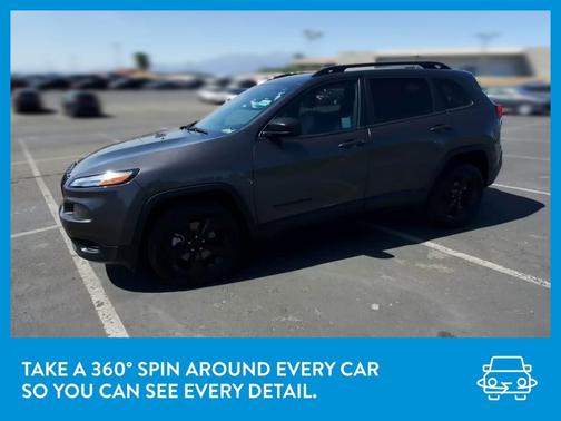 Photo 3 of 36 of 2017 Jeep Cherokee Altitude