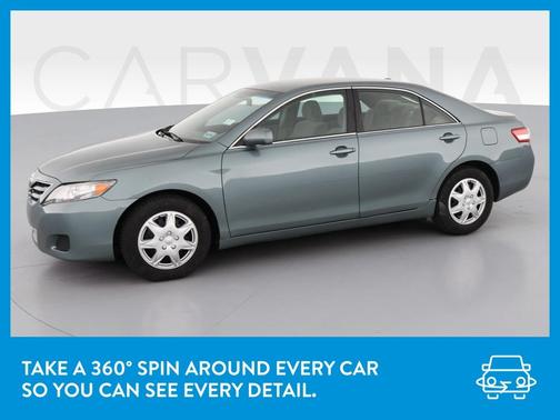 Photo 3 of 32 of 2010 Toyota Camry LE