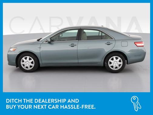 Photo 4 of 32 of 2010 Toyota Camry LE