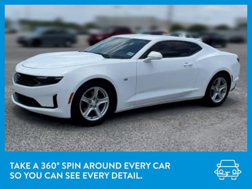 Photo 3 of 29 of 2019 Chevrolet Camaro LT