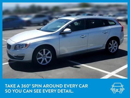 Photo 3 of 34 of 2017 Volvo V60 T5 Premier