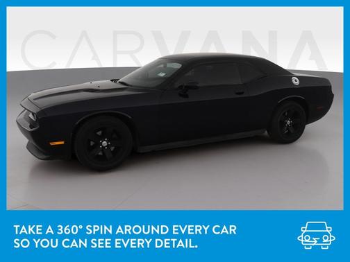 Photo 3 of 34 of 2012 Dodge Challenger SXT