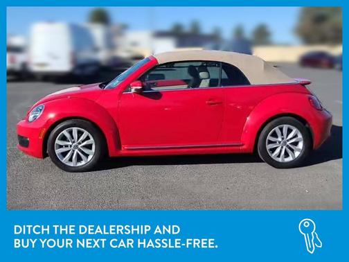 Photo 4 of 32 of 2013 Volkswagen Beetle 2.5L