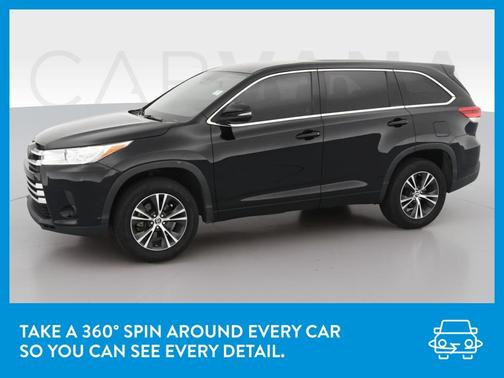 Photo 3 of 36 of 2018 Toyota Highlander LE