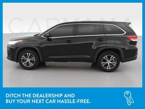 Photo 4 of 36 of 2018 Toyota Highlander LE
