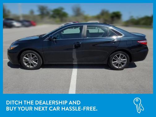 Photo 4 of 33 of 2016 Toyota Camry SE