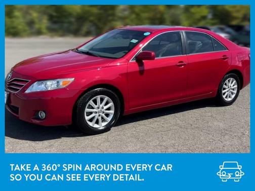 Photo 2 of 40 of 2010 Toyota Camry XLE