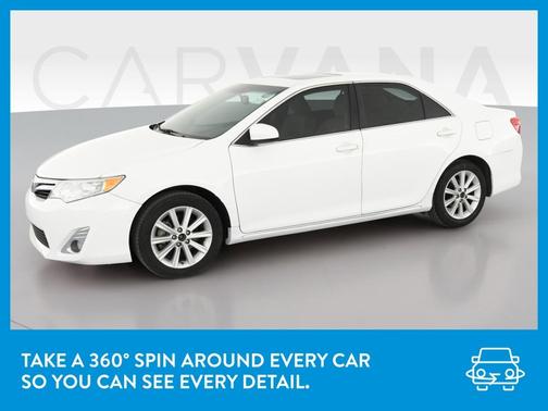 Photo 3 of 43 of 2013 Toyota Camry XLE