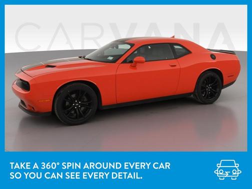 Photo 3 of 42 of 2017 Dodge Challenger SXT