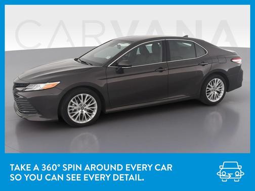 Photo 3 of 43 of 2020 Toyota Camry XLE