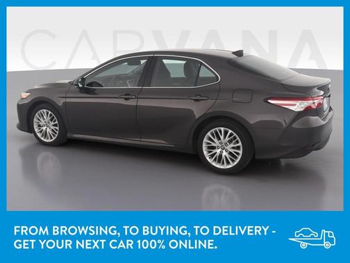 Photo 5 of 43 of 2020 Toyota Camry XLE