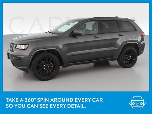 Photo 3 of 48 of 2017 Jeep Grand Cherokee Altitude
