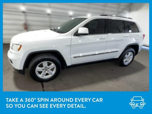 Photo 3 of 32 of 2013 Jeep Grand Cherokee Laredo
