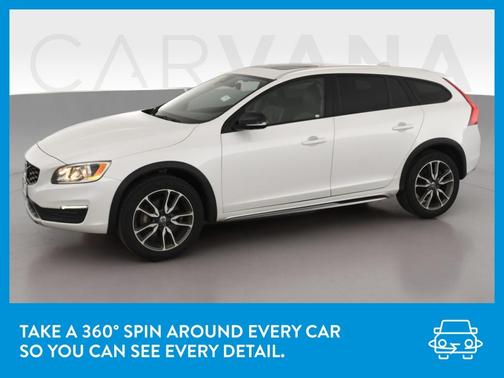 Photo 3 of 37 of 2017 Volvo V60 Cross Country T5