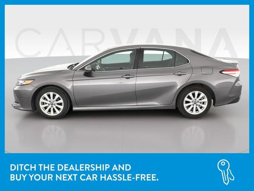 Photo 4 of 42 of 2018 Toyota Camry LE